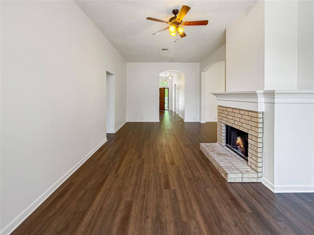 2516 Fairway View Drive, Burleson, TX 76028