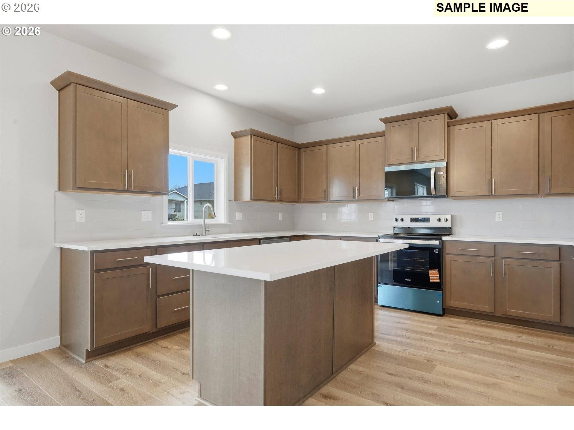 521 E Cleveland ST, Carlton, OR 97111