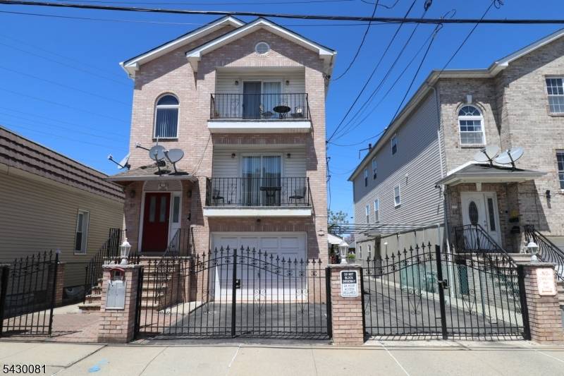 13-15 Garibaldi Ave, Newark City, NJ 07114
