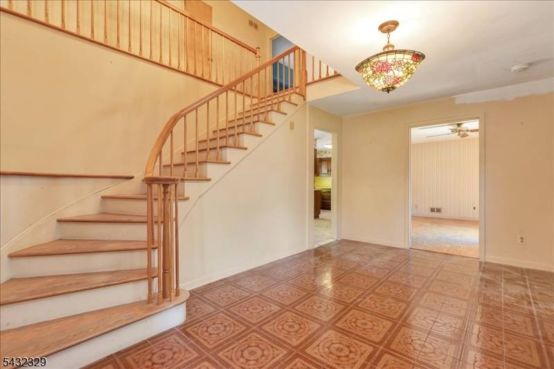 8 Branko Rd, Berkeley Heights Twp., NJ 07922