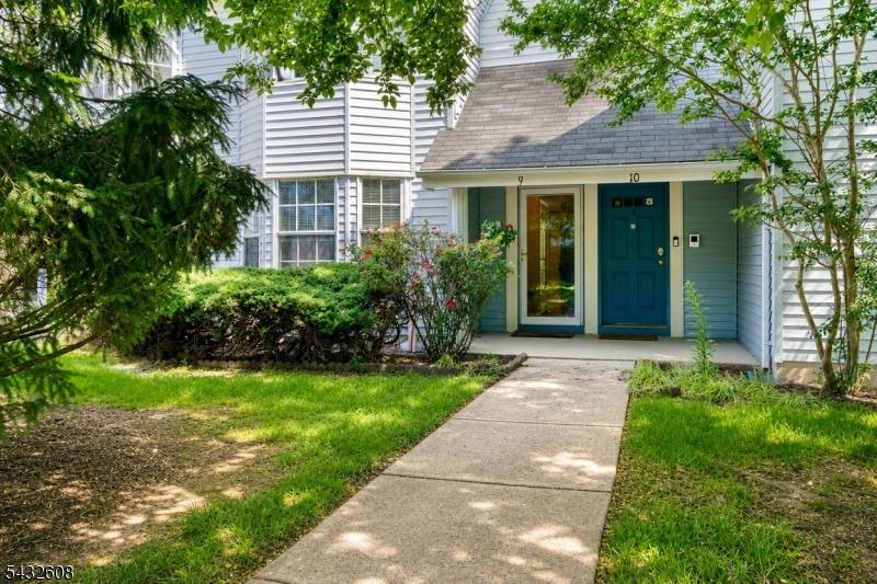 9 Tanglewood Ct #1, South Brunswick Twp., NJ 08852