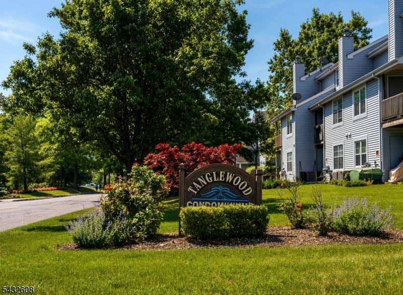 9 Tanglewood Ct #1, South Brunswick Twp., NJ 08852