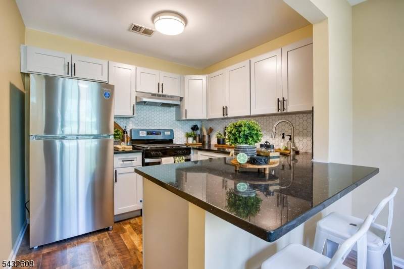 9 Tanglewood Ct #1, South Brunswick Twp., NJ 08852