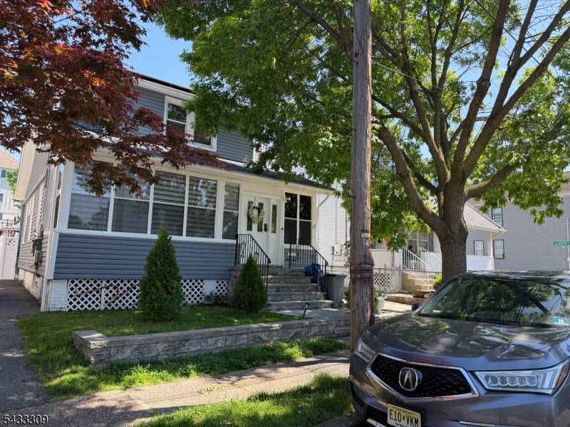 33 Sisco Pl, Clifton City, NJ 07011