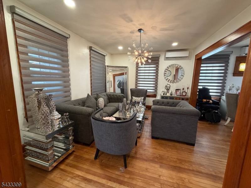 33 Sisco Pl, Clifton City, NJ 07011