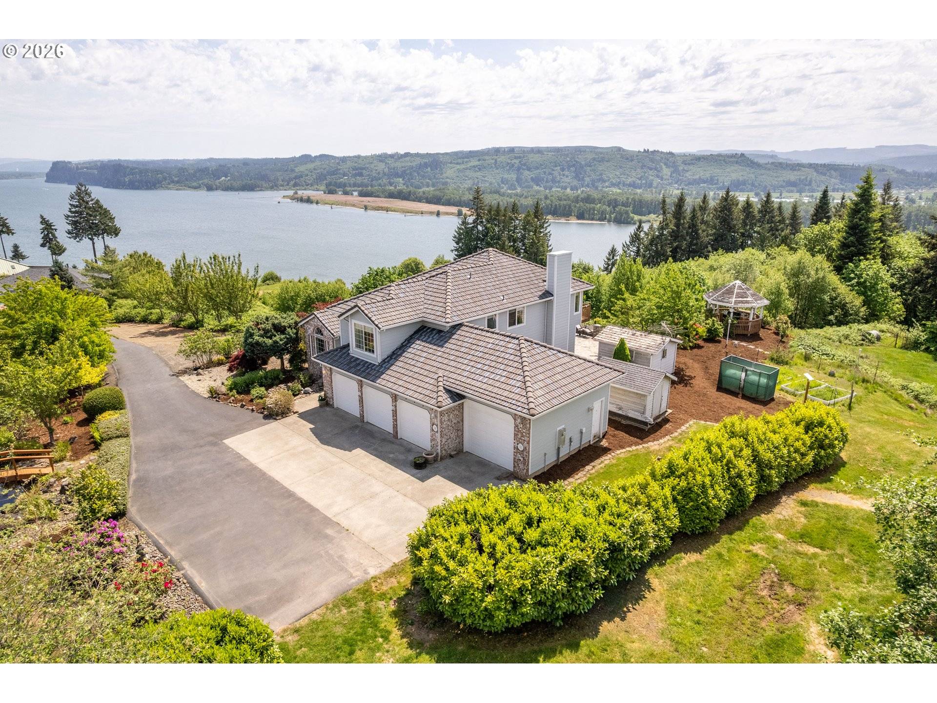585 E MCADAMS RD, Longview, WA 98632
