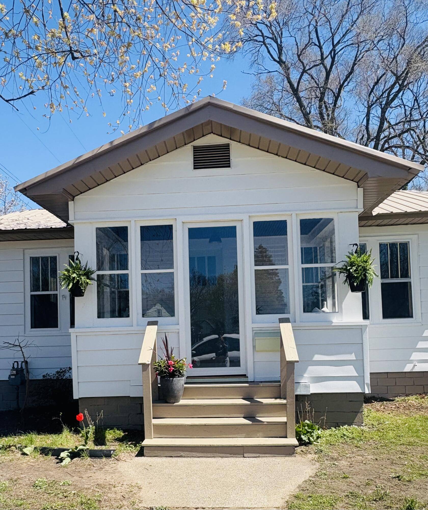 2208 Torrent ST, Muskegon City, MI 49441
