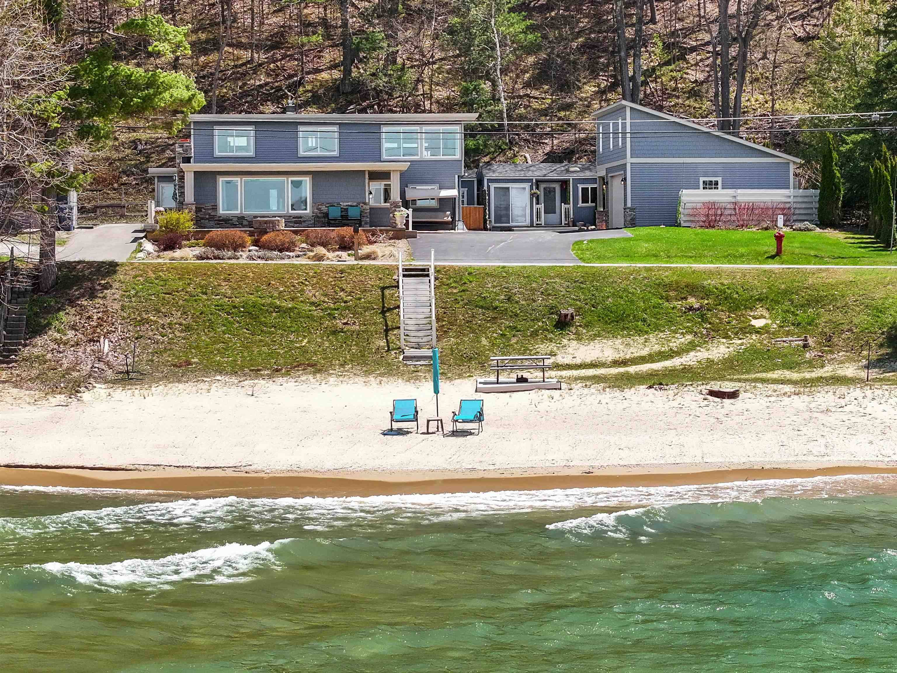7878 Peninsula DR, Peninsula Twp, MI 49686