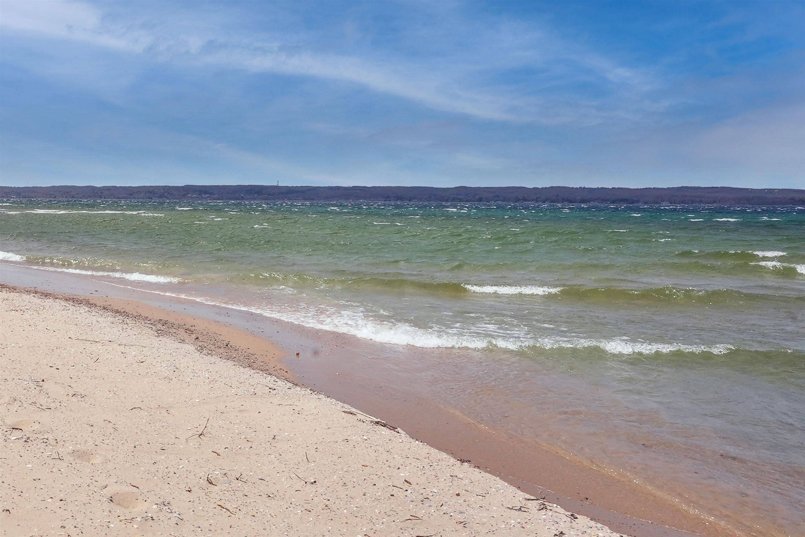 7878 Peninsula DR, Peninsula Twp, MI 49686