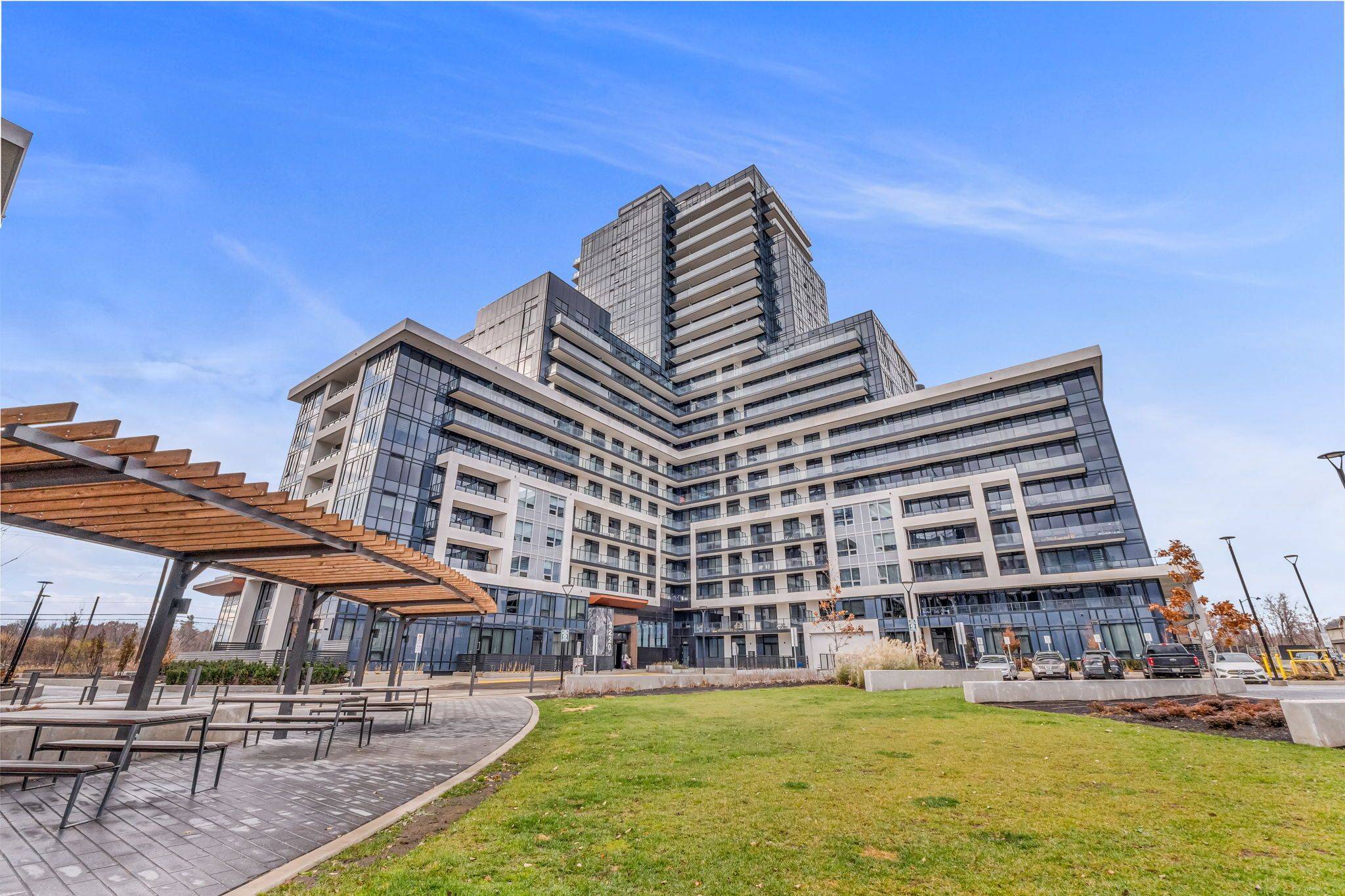 3220 William Coltson AVE #102, Oakville, ON L6H 7X9