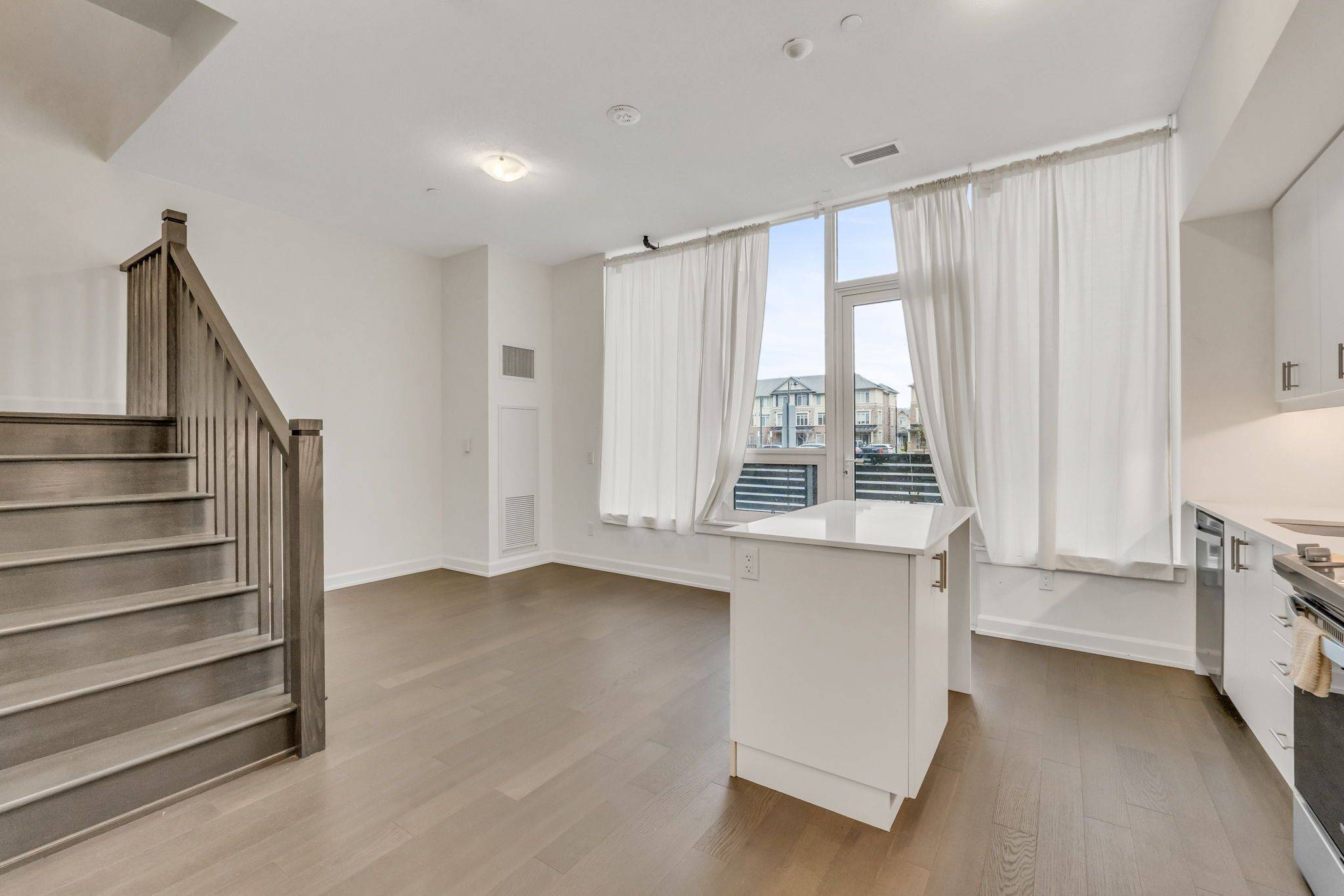 3220 William Coltson AVE #102, Oakville, ON L6H 7X9