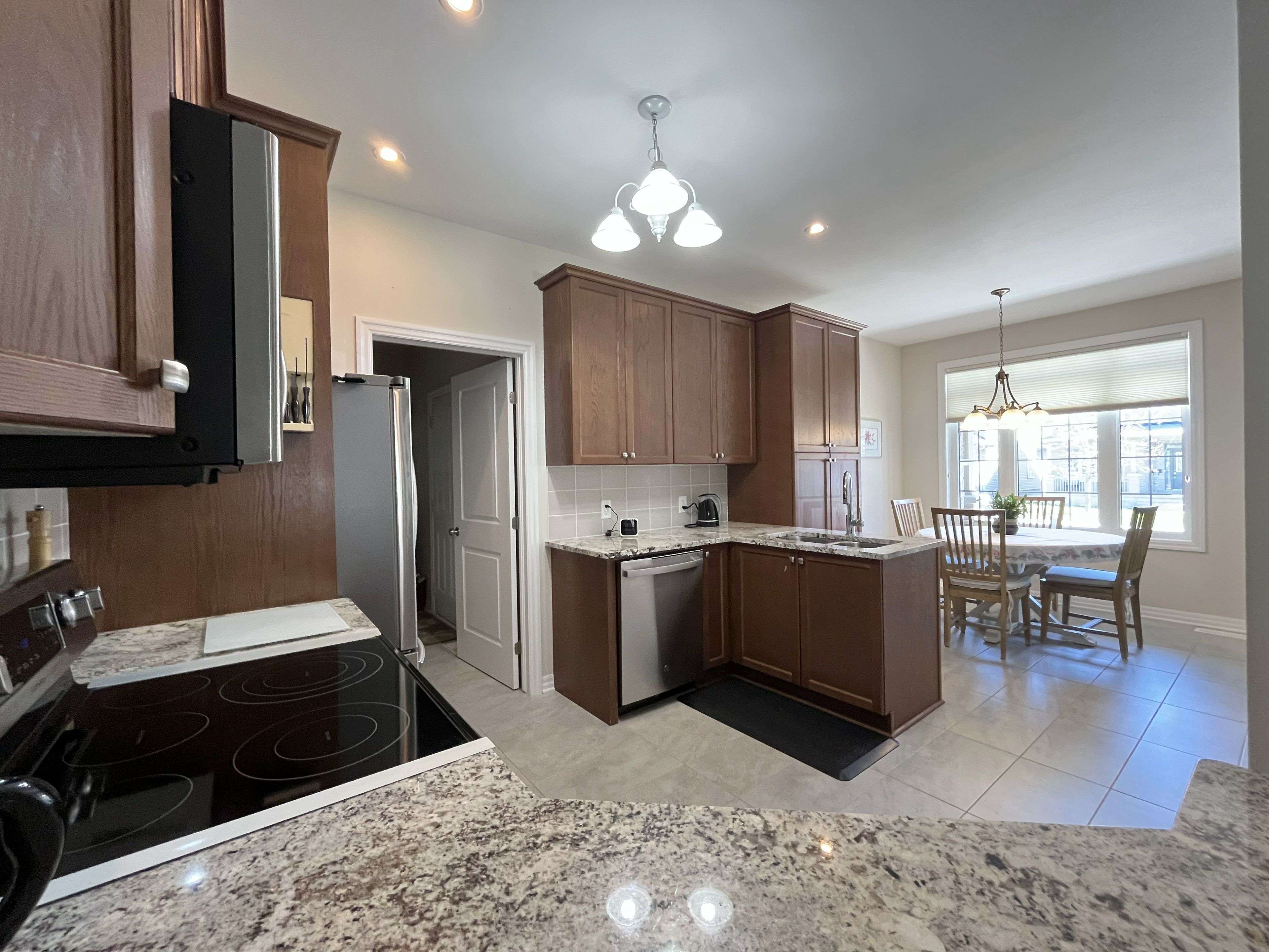533 Peerless ST, Barrhaven, ON K2J 6A5
