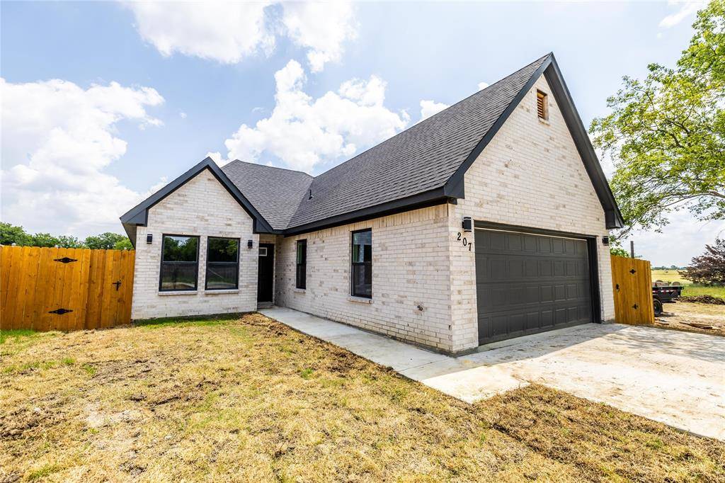 207 S James Street, Alvarado, TX 76009