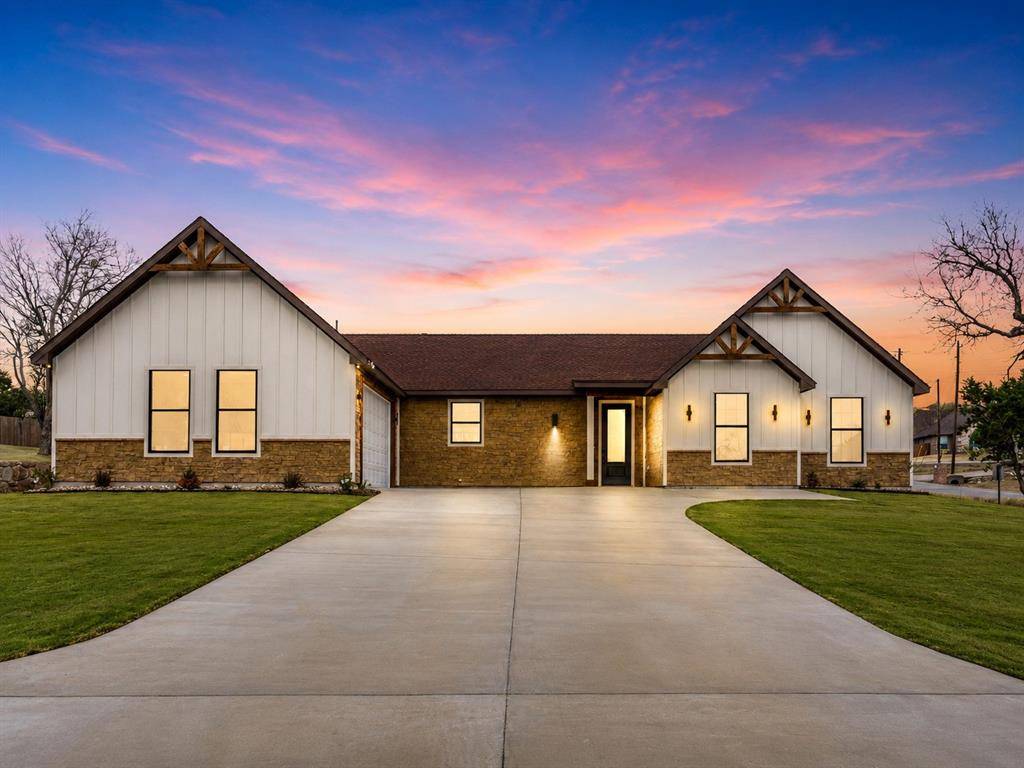 1101 Ajo Court, Granbury, TX 76048