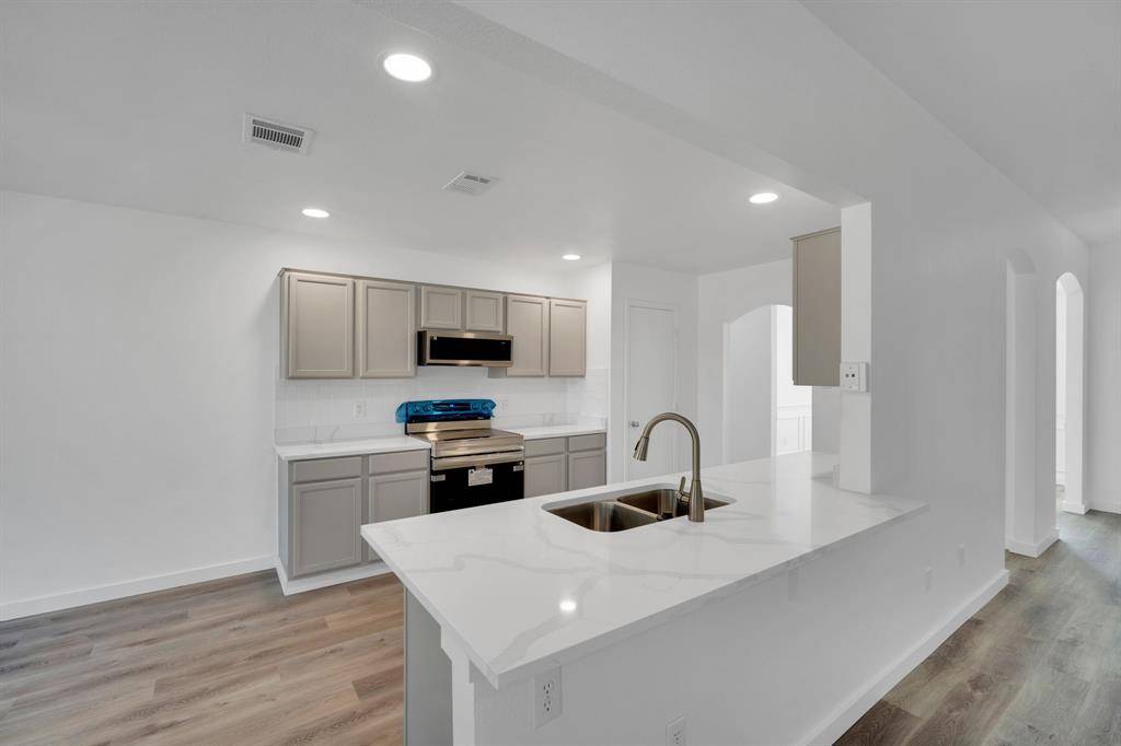 309 Shadow Bend Drive, Red Oak, TX 75154