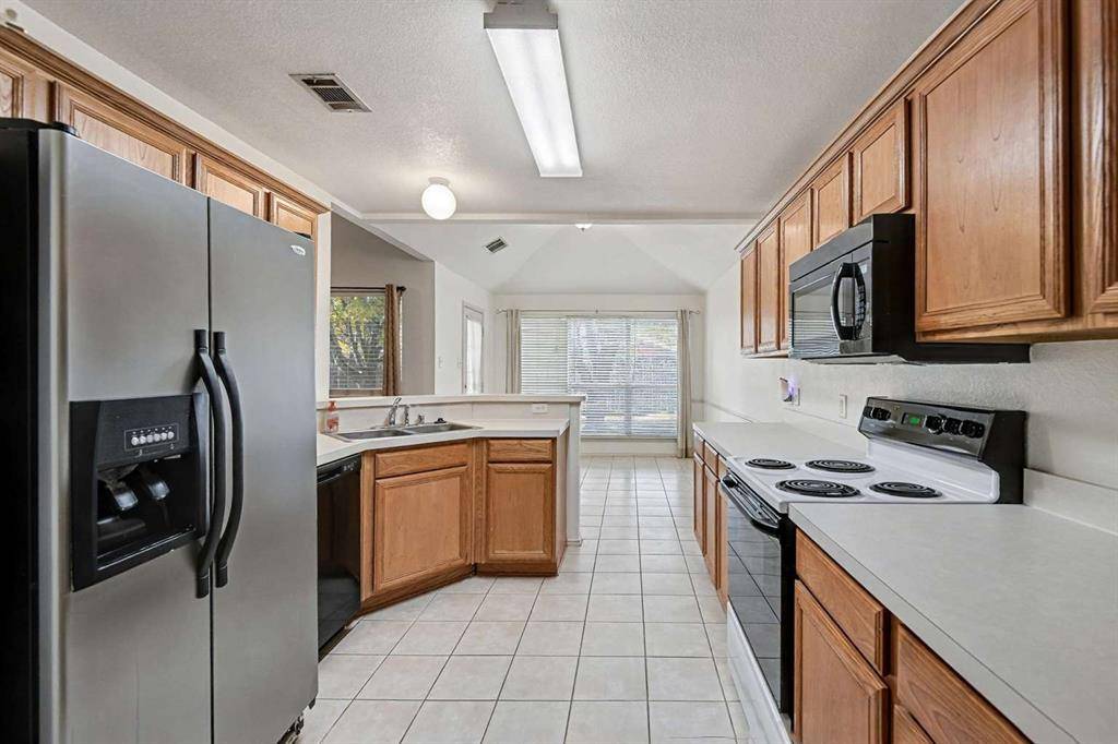 813 Wrentham Drive, Saginaw, TX 76179
