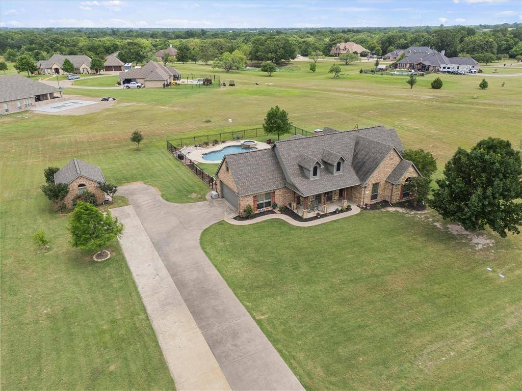 2033 Pin Oak Drive, Kaufman, TX 75142