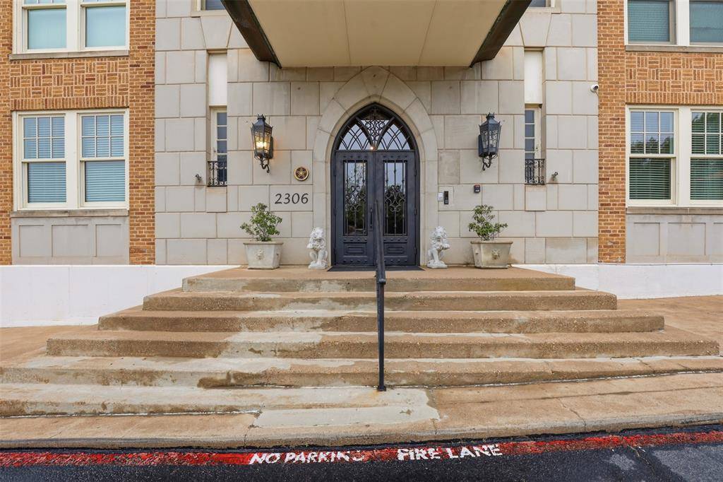 2306 Park Place Avenue #10B, Fort Worth, TX 76110