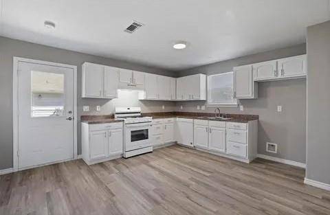 801 N 8th Avenue, Denison, TX 75021