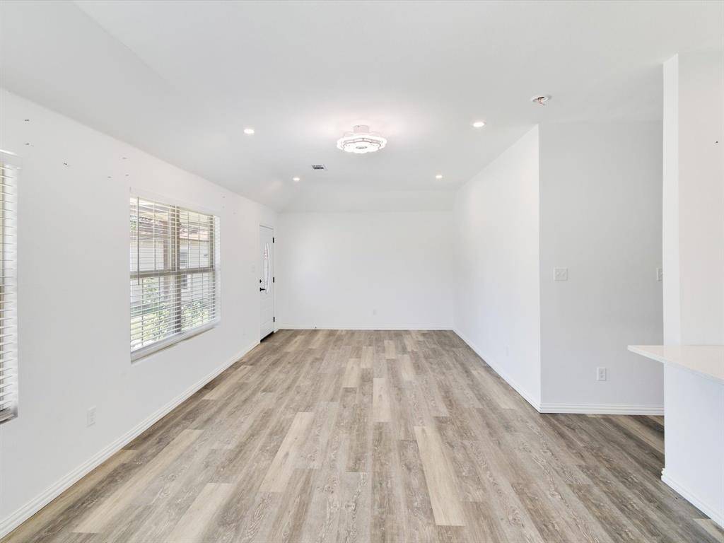 308 Avenue A, Ennis, TX 75119