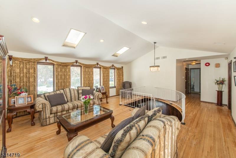 181 Center Grove Rd, Randolph Twp., NJ 07869