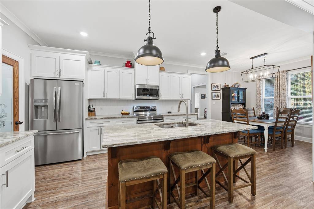 7222 Neches Street, Athens, TX 75752