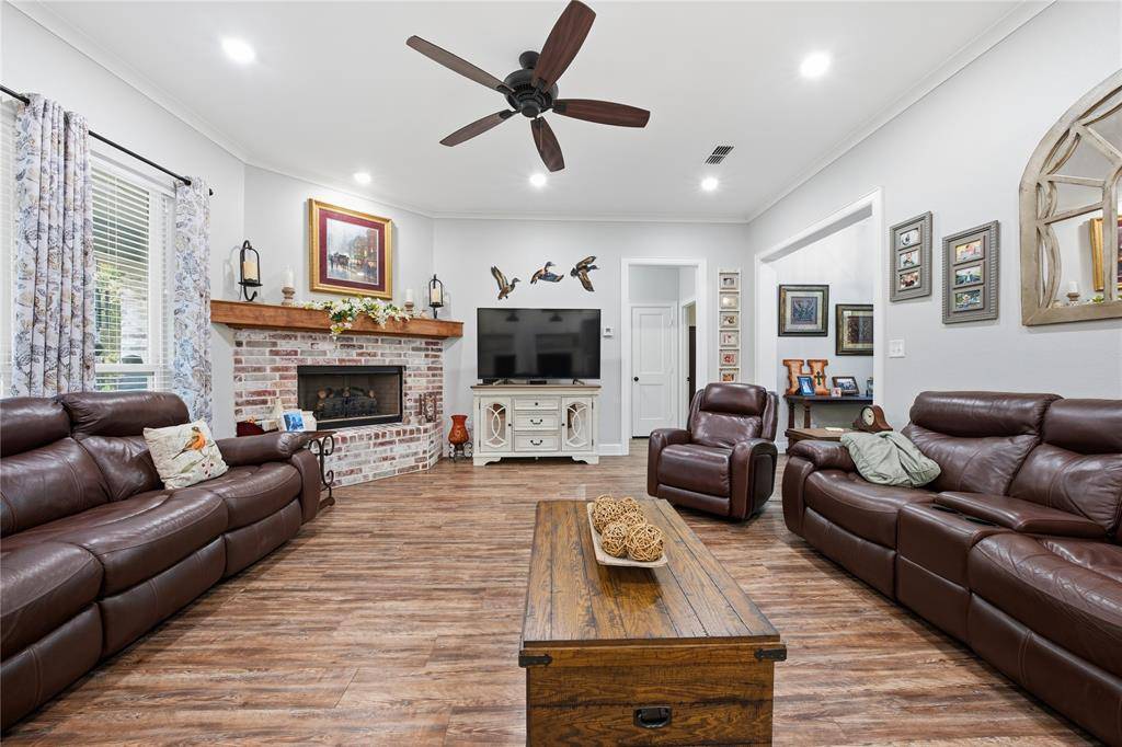 7222 Neches Street, Athens, TX 75752