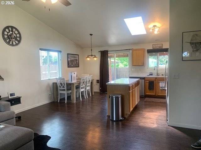 1048 KEES ST, Lebanon, OR 97355