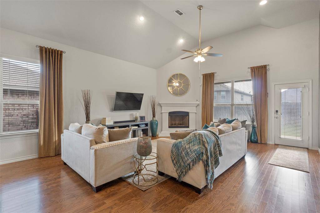 3712 Harbour Mist Trail, Denton, TX 76208