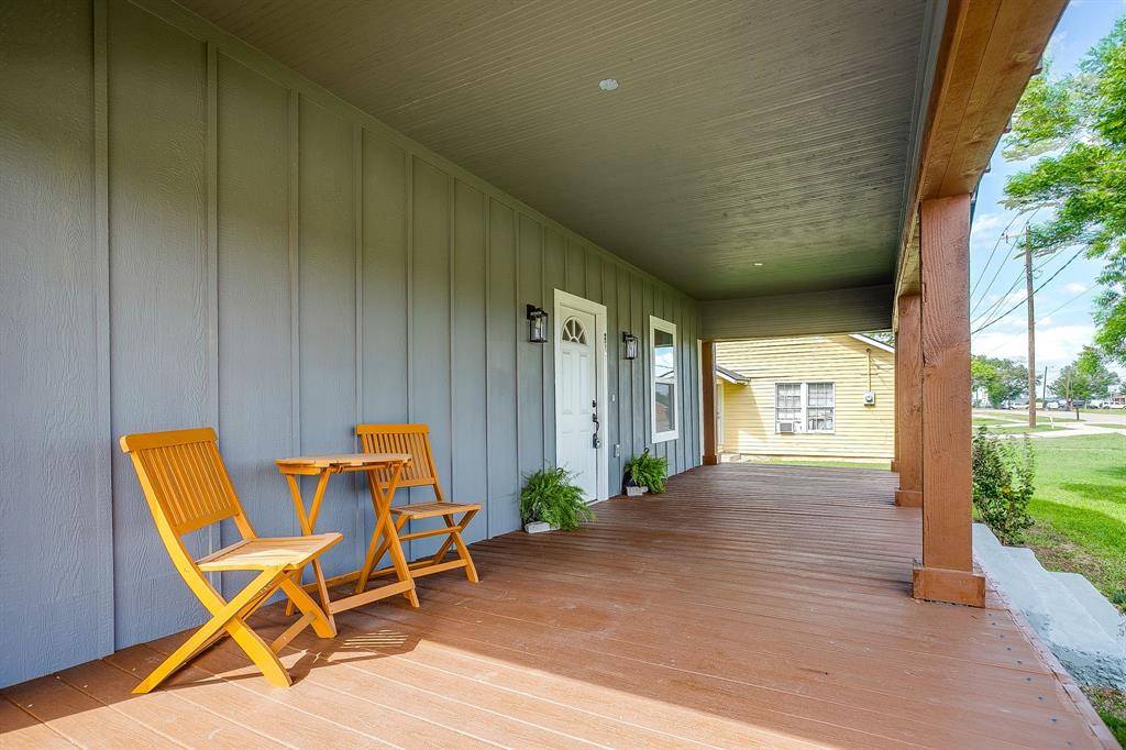 206 W 8th Street, Venus, TX 76084