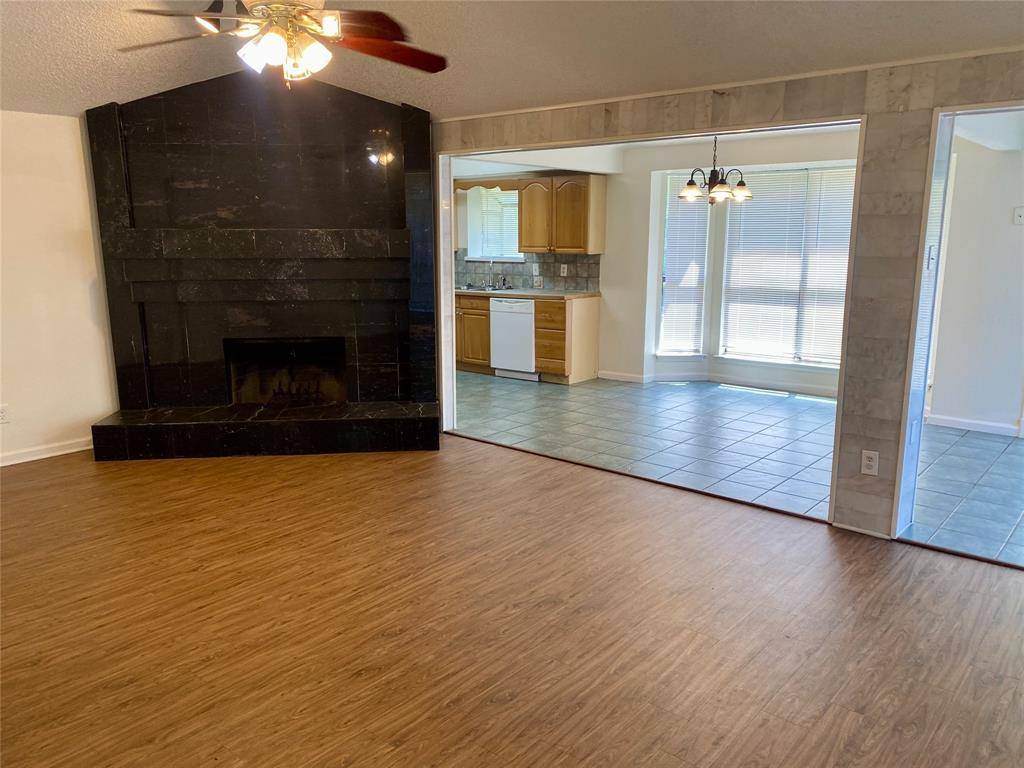 971 N Brookside Drive, Cedar Hill, TX 75104