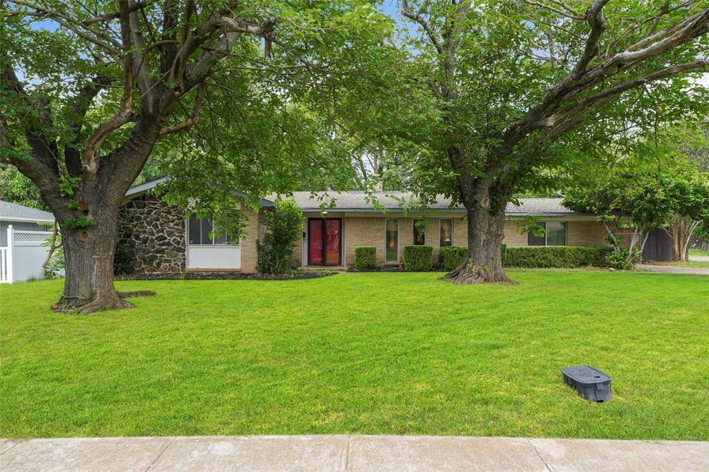 613 Misty Glen Drive, Desoto, TX 75115