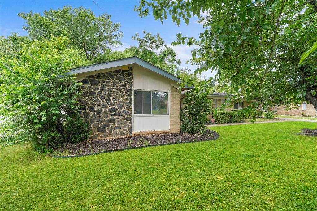 613 Misty Glen Drive, Desoto, TX 75115