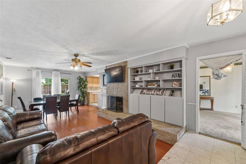 613 Misty Glen Drive, Desoto, TX 75115