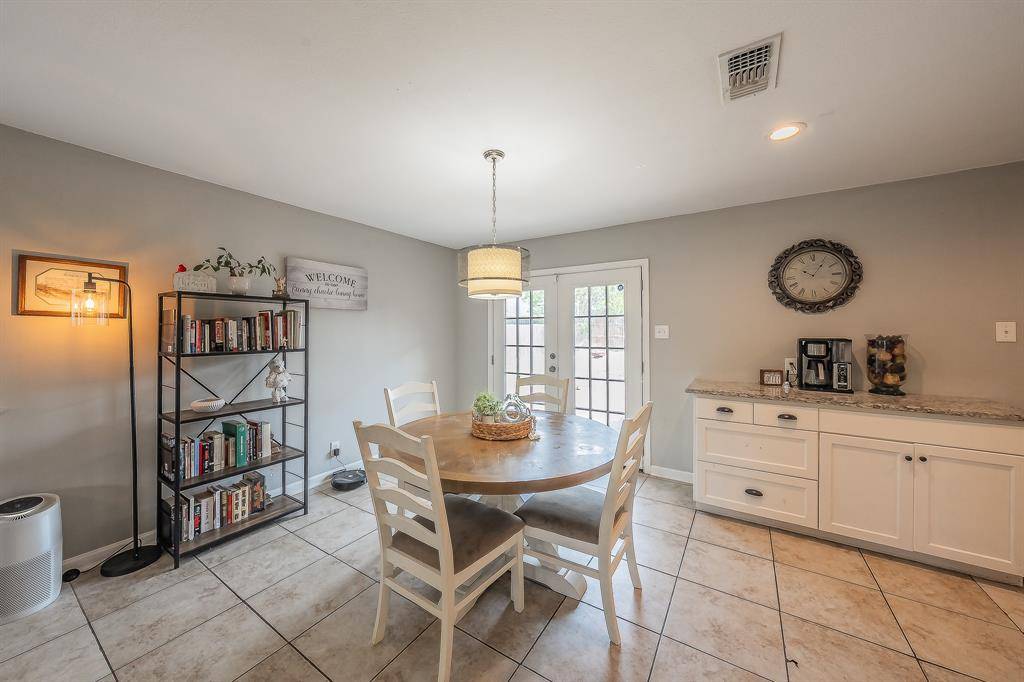 6037 Lindy Lane, Watauga, TX 76148