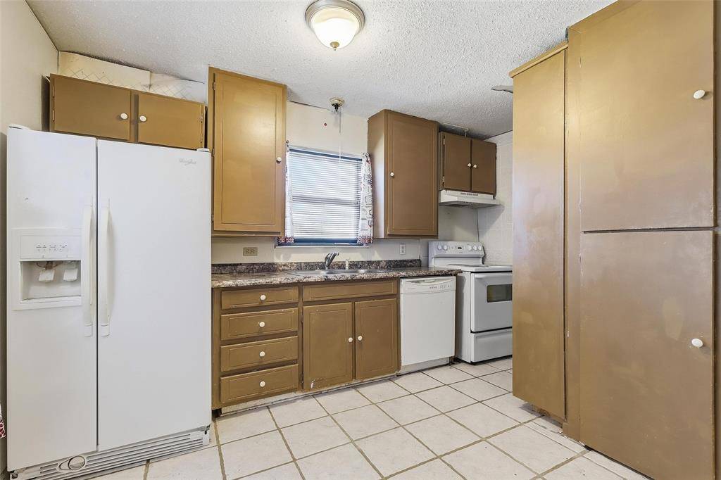 3822 Ragged Rock Court, Joshua, TX 76058
