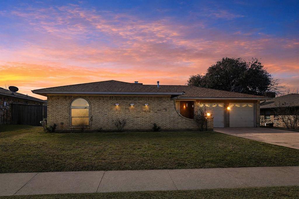 2106 Avalon Lane, Arlington, TX 76014