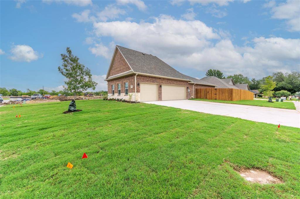 505 Ellis Place Drive, Greenville, TX 75402