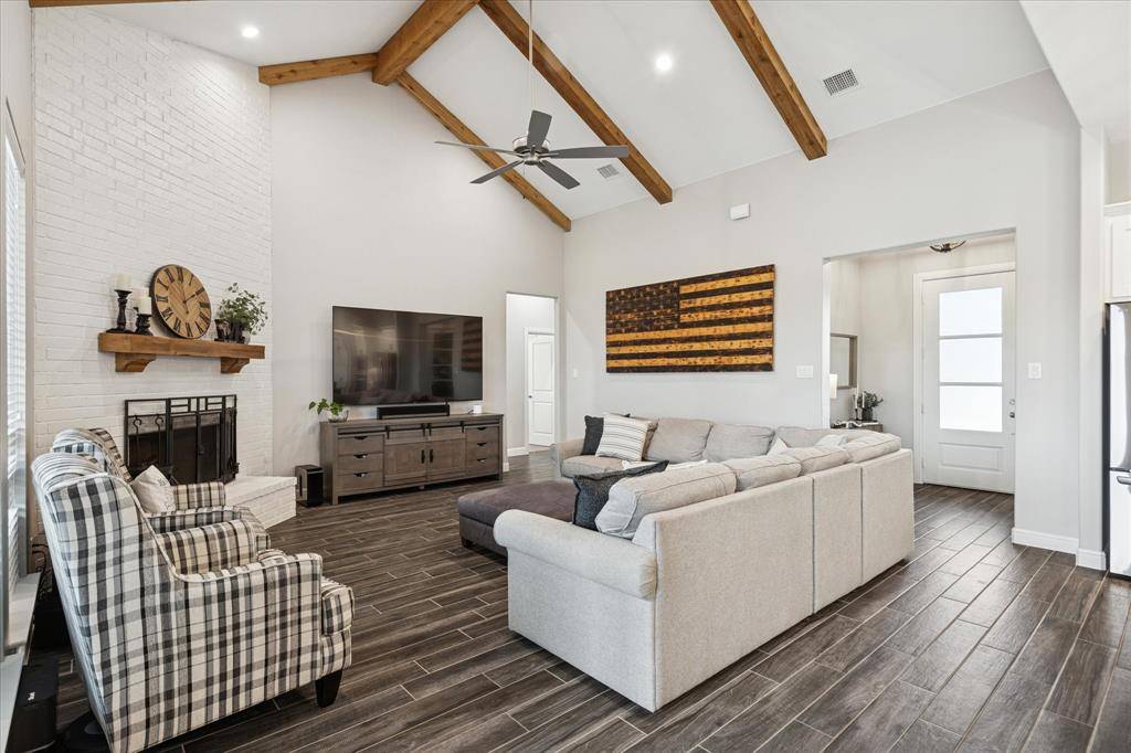 112 Friendship Way, Boyd, TX 76023