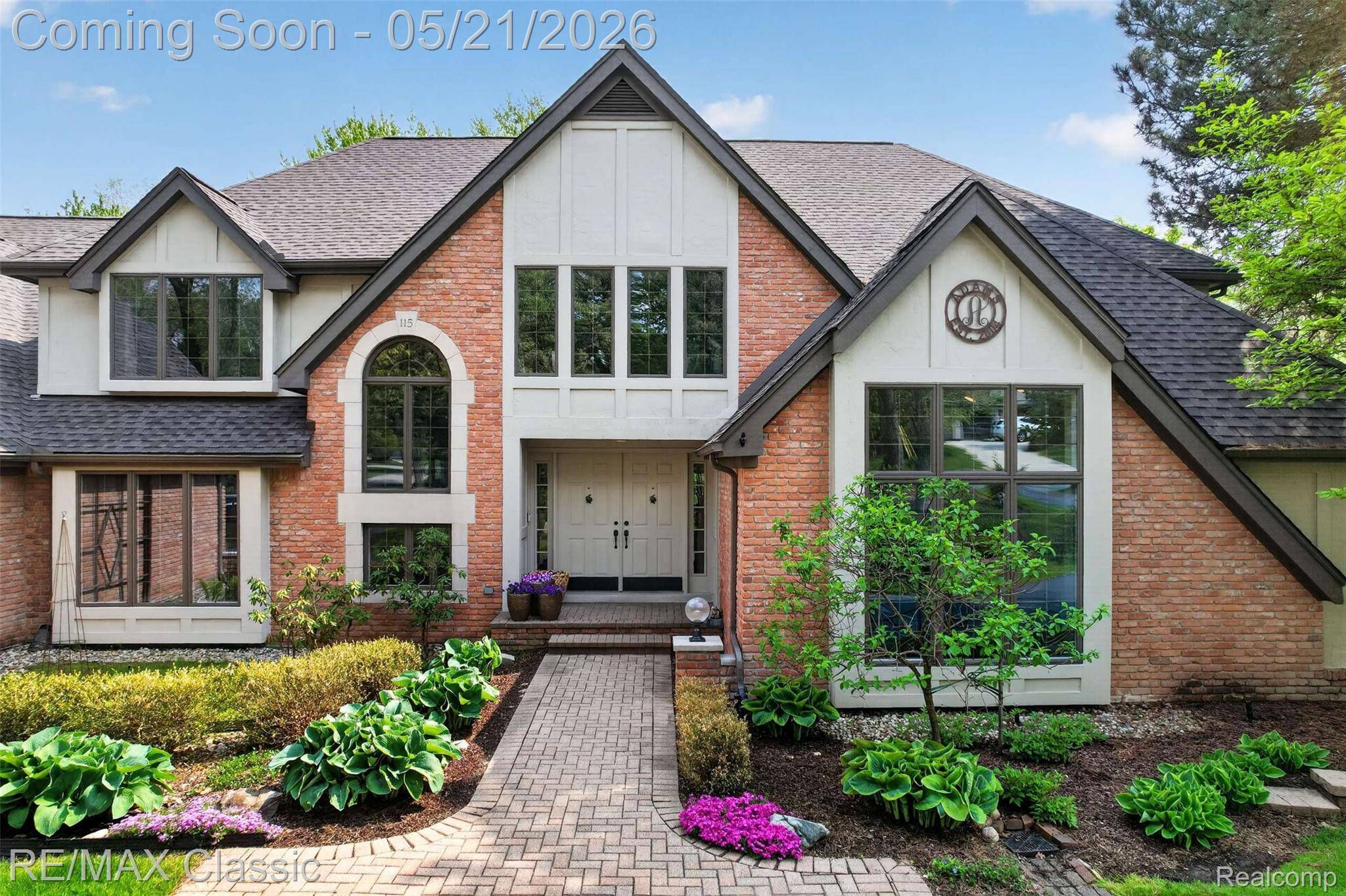 115 W Hickory Grove RD, Bloomfield Hills, MI 48304