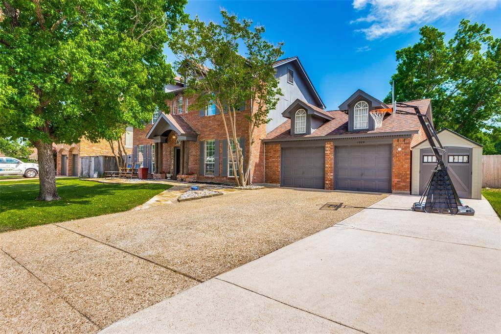 1228 Concho Drive, Benbrook, TX 76126
