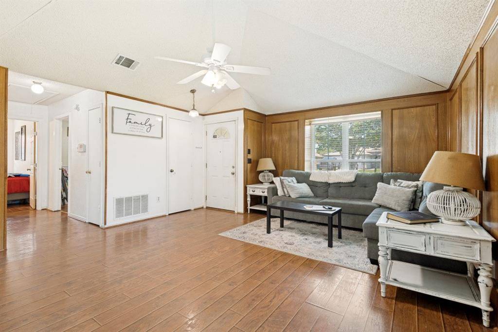 7410 Jessica Way, Rowlett, TX 75089
