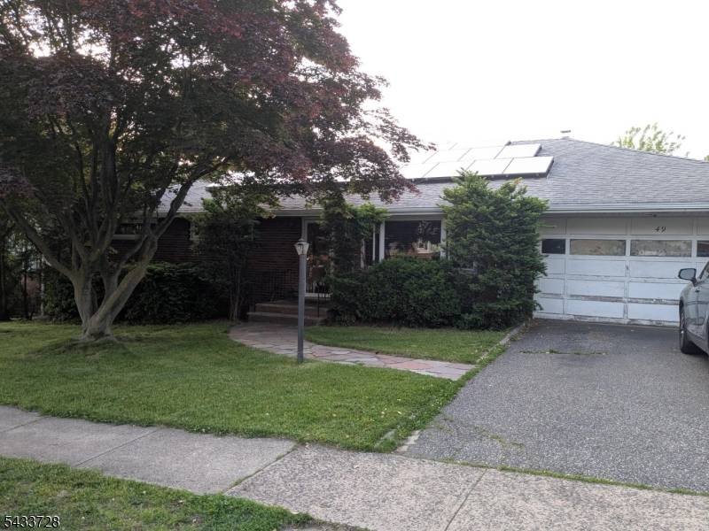 49 Kipp Ave, Elmwood Park Boro, NJ 07407