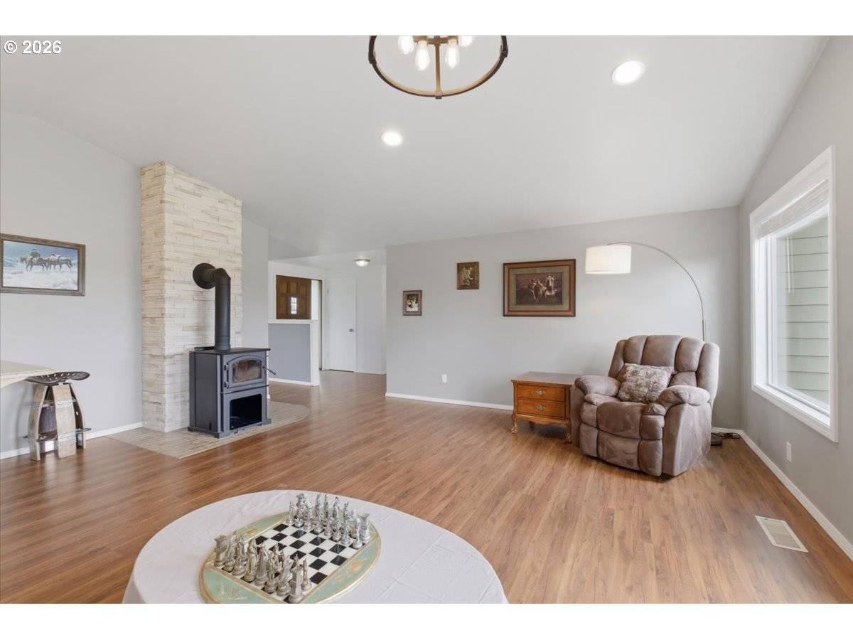 39129 GROSHONG RD NE, Albany, OR 97321