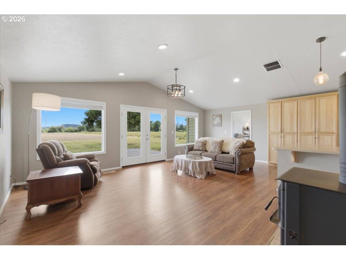 39129 GROSHONG RD NE, Albany, OR 97321
