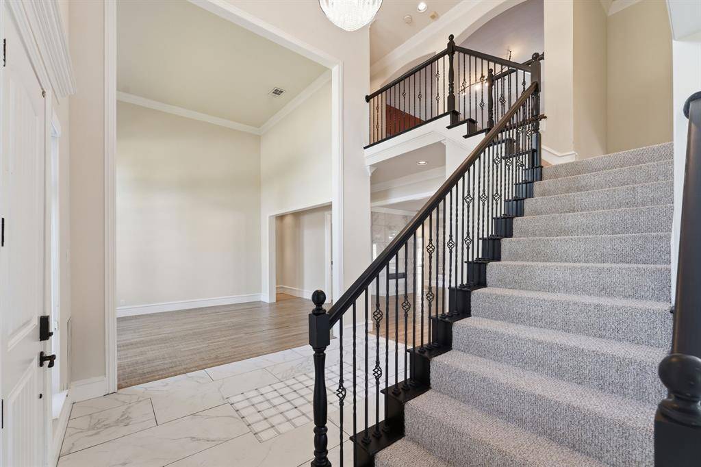 2533 Green Oak Drive, Carrollton, TX 75010
