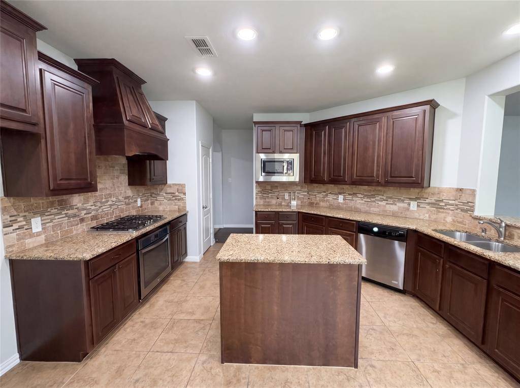 1501 Martin Creek Drive, Little Elm, TX 75068