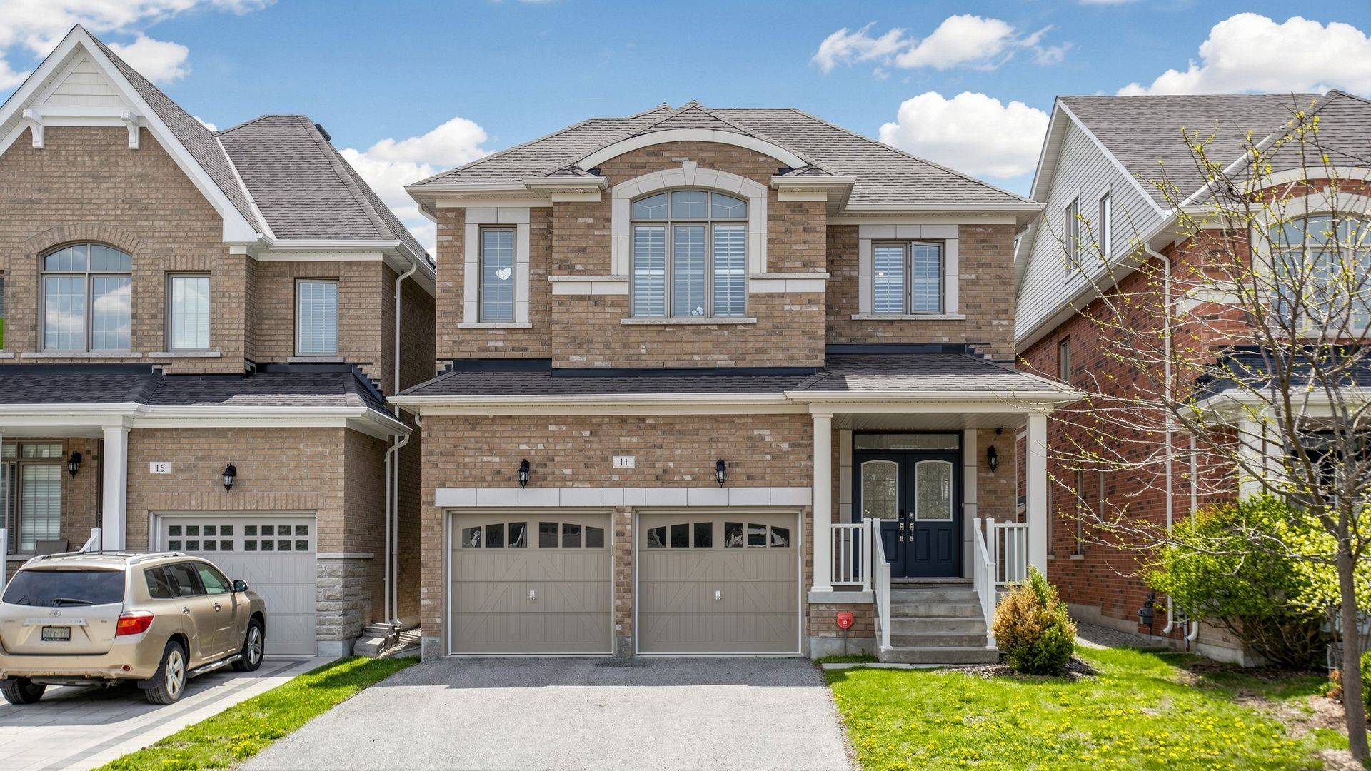 11 Peter Miller ST, Aurora, ON L4G 0W4