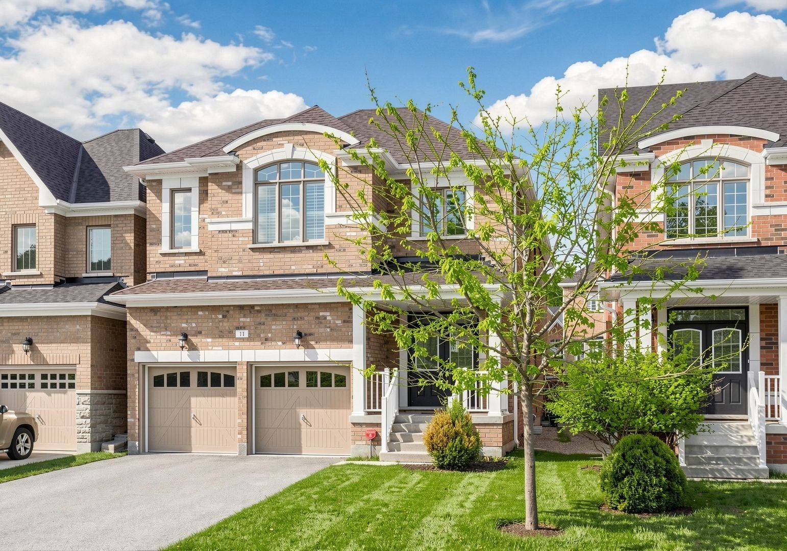 11 Peter Miller ST, Aurora, ON L4G 0W4