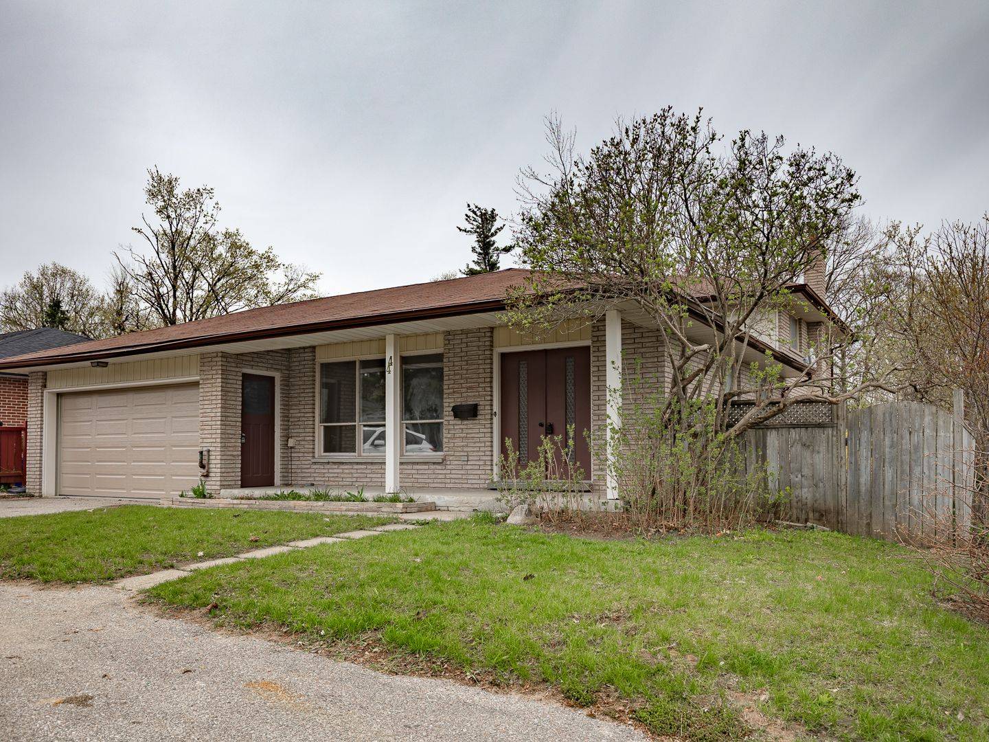 44 Marshall ST, Barrie, ON L4N 3S7